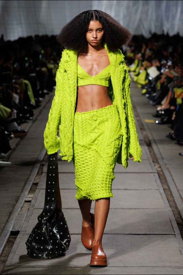 مجموعة Alexander McQueen لخريف 2024