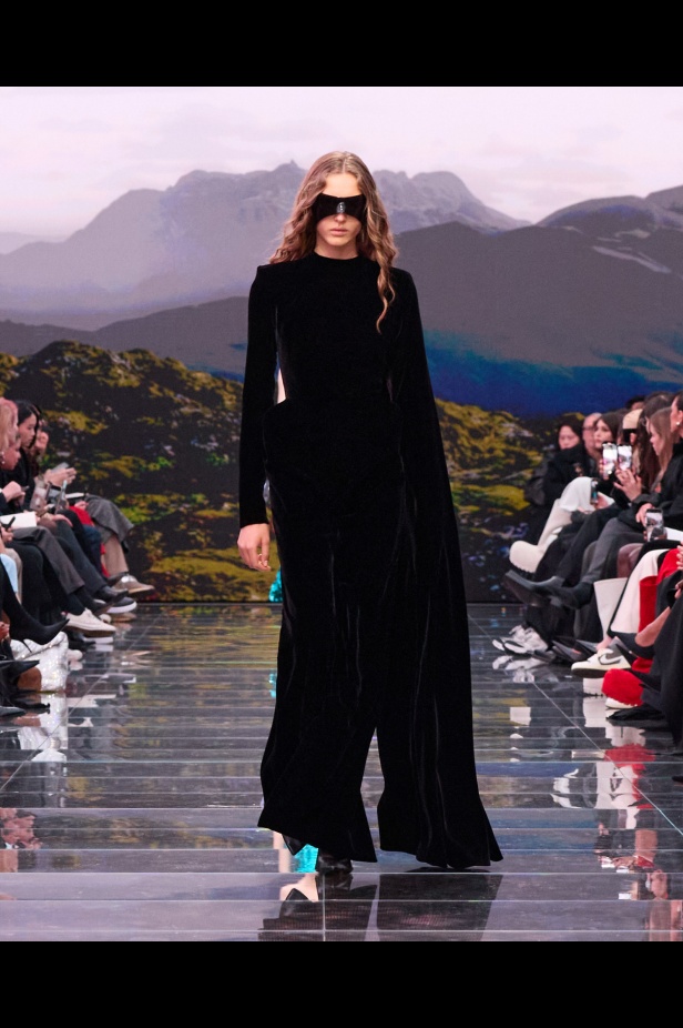 مجموعة Balenciaga لخريف وشتاء 2024