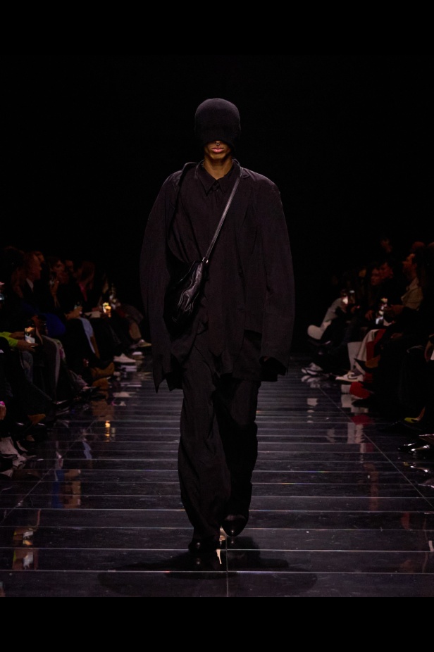 مجموعة Balenciaga لخريف وشتاء 2024