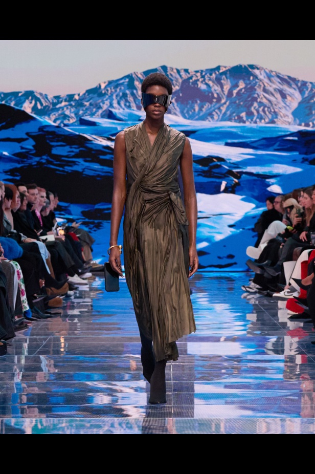 مجموعة Balenciaga لخريف وشتاء 2024