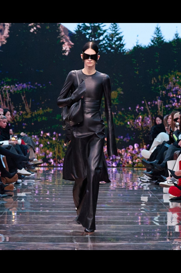 مجموعة Balenciaga لخريف وشتاء 2024