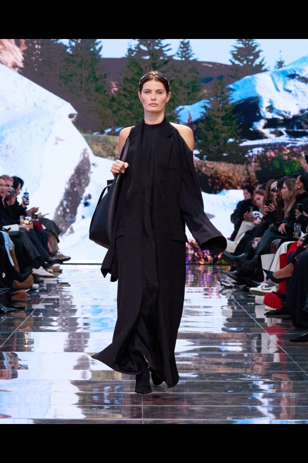 مجموعة Balenciaga لخريف وشتاء 2024