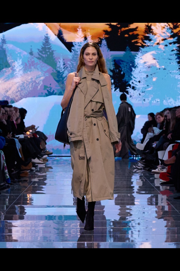 مجموعة Balenciaga لخريف وشتاء 2024
