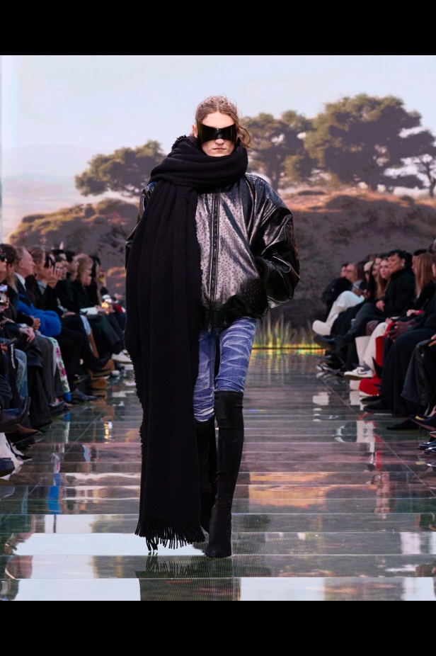 مجموعة Balenciaga لخريف وشتاء 2024
