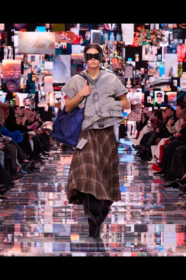 مجموعة Balenciaga لخريف وشتاء 2024