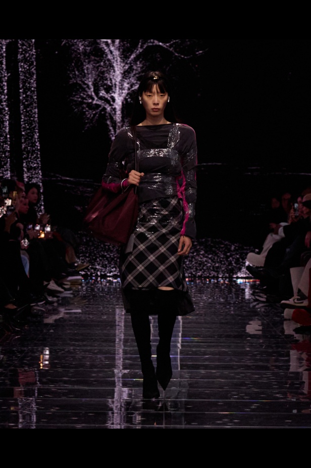 مجموعة Balenciaga لخريف وشتاء 2024