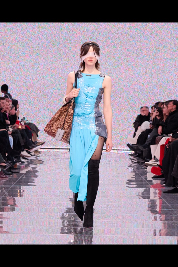 مجموعة Balenciaga لخريف وشتاء 2024