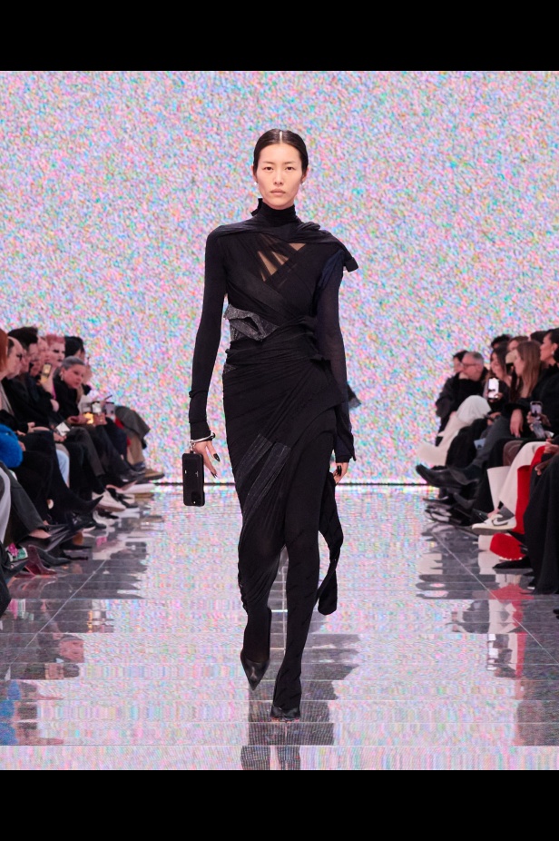 مجموعة Balenciaga لخريف وشتاء 2024