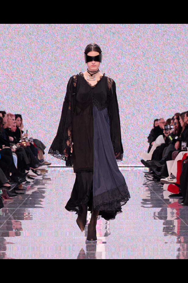 مجموعة Balenciaga لخريف وشتاء 2024