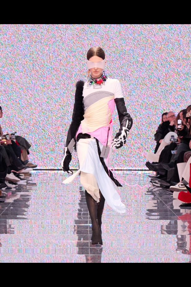 مجموعة Balenciaga لخريف وشتاء 2024