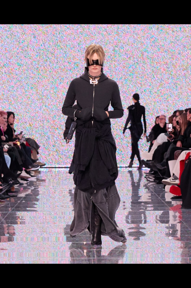 مجموعة Balenciaga لخريف وشتاء 2024