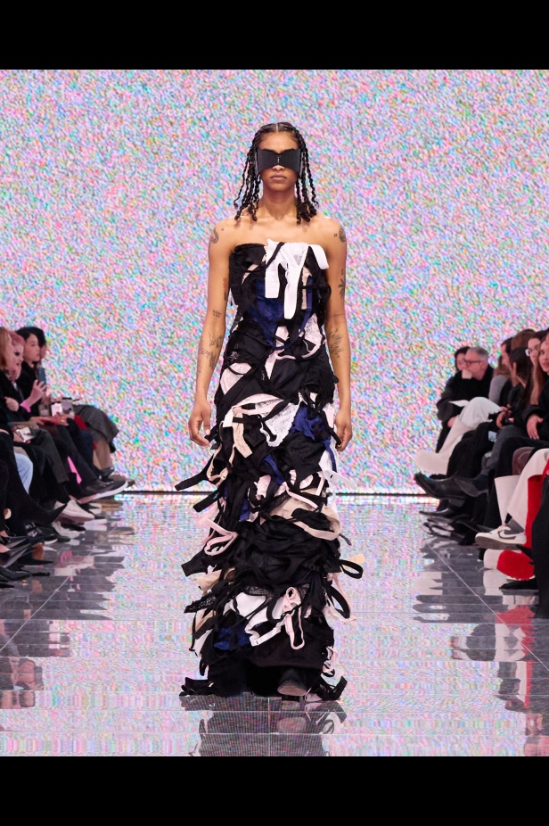 مجموعة Balenciaga لخريف وشتاء 2024