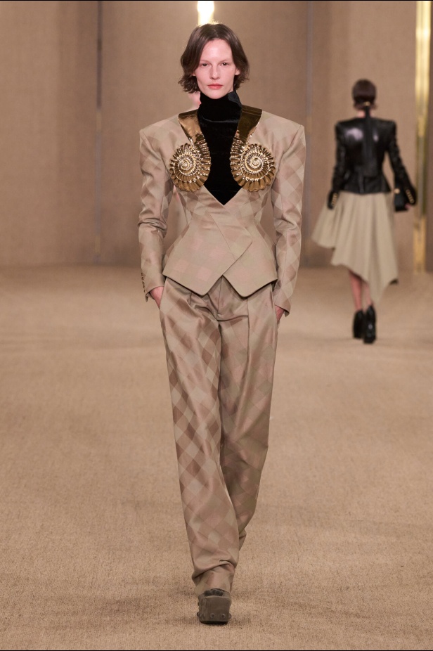 مجموعة Balmain لخريف وشتاء 2024
