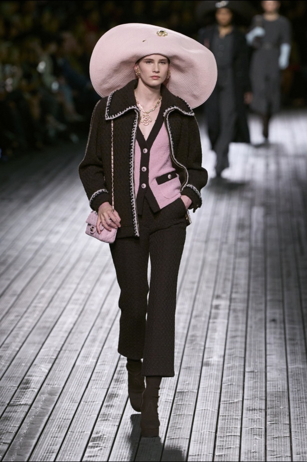 "شانيل" خريف و شتاء 2024