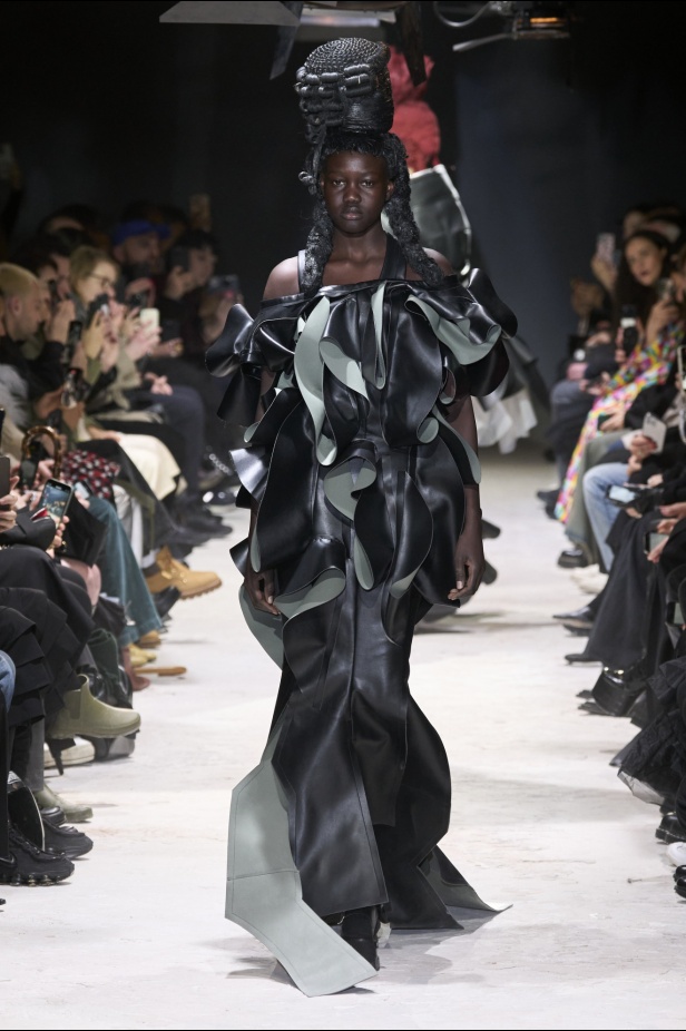 "كوم دي غارسون" خريف و شتاء 2024