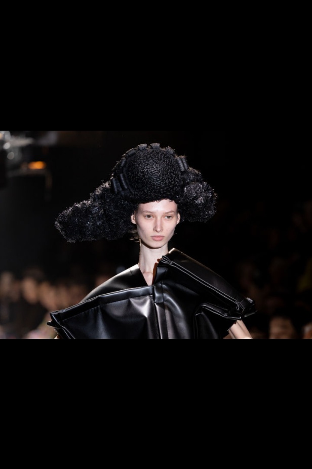 "كوم دي غارسون" خريف و شتاء 2024