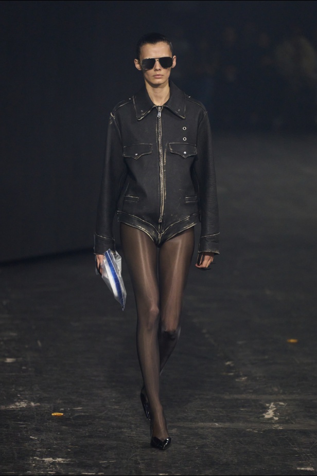 مجموعة Coperni لخريف 2024 ابتكارات جديدة في عالمي الموضة والتكنولوجيا 