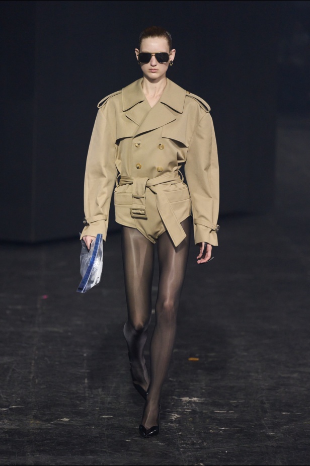 مجموعة Coperni لخريف 2024 ابتكارات جديدة في عالمي الموضة والتكنولوجيا 