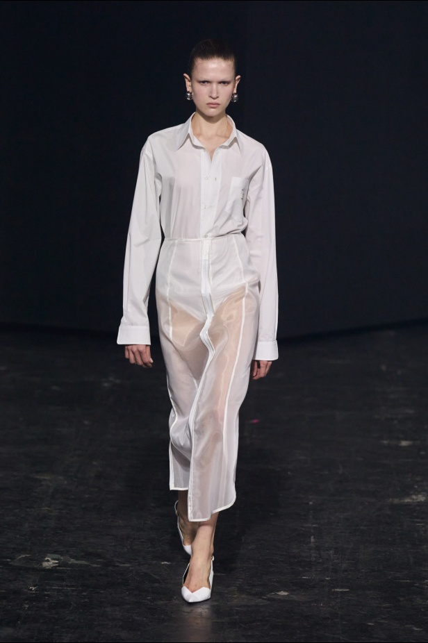 مجموعة Coperni لخريف 2024 ابتكارات جديدة في عالمي الموضة والتكنولوجيا 