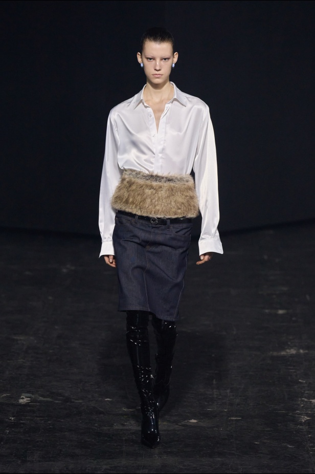 مجموعة Coperni لخريف 2024 ابتكارات جديدة في عالمي الموضة والتكنولوجيا 