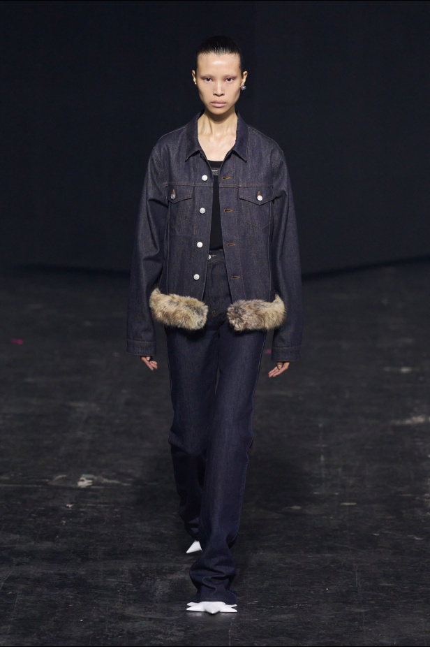 مجموعة Coperni لخريف 2024 ابتكارات جديدة في عالمي الموضة والتكنولوجيا 