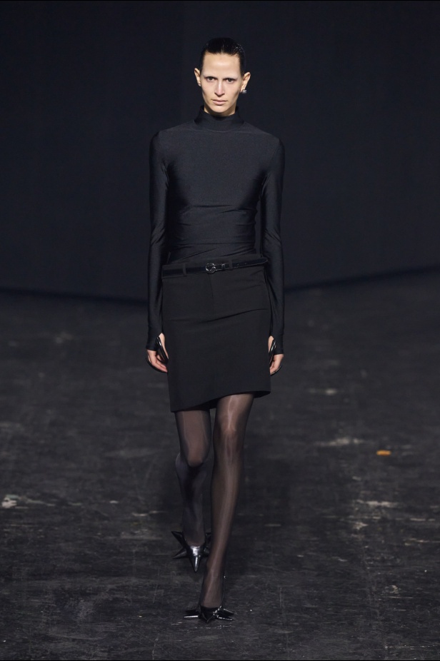 مجموعة Coperni لخريف 2024 ابتكارات جديدة في عالمي الموضة والتكنولوجيا 