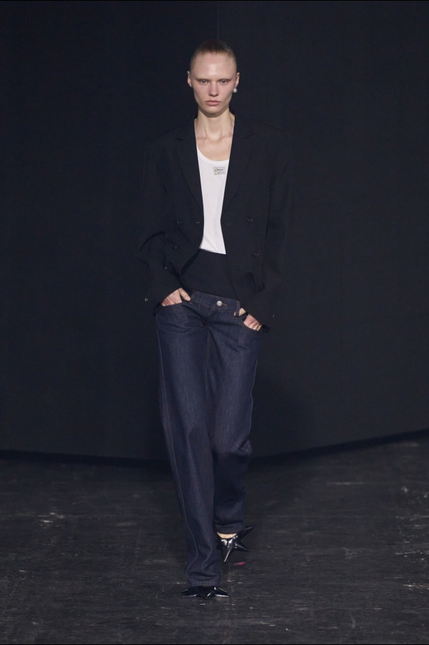 مجموعة Coperni لخريف 2024 ابتكارات جديدة في عالمي الموضة والتكنولوجيا 