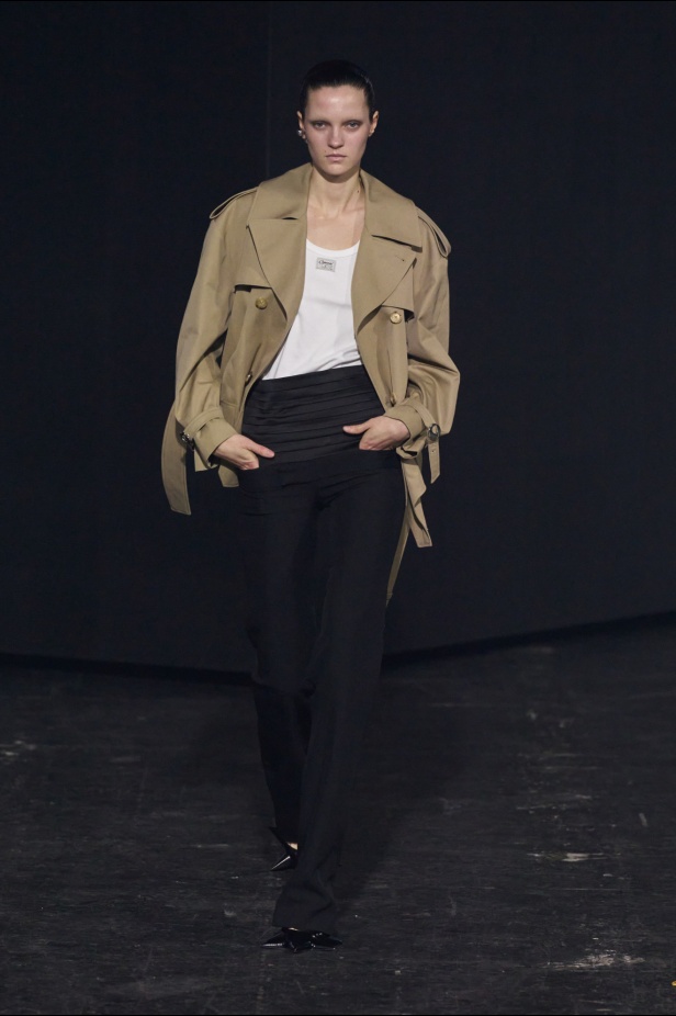 مجموعة Coperni لخريف 2024 ابتكارات جديدة في عالمي الموضة والتكنولوجيا 