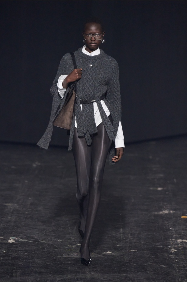 مجموعة Coperni لخريف 2024 ابتكارات جديدة في عالمي الموضة والتكنولوجيا 