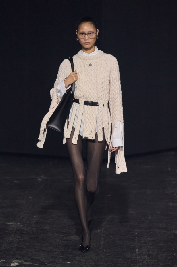 مجموعة Coperni لخريف 2024 ابتكارات جديدة في عالمي الموضة والتكنولوجيا 