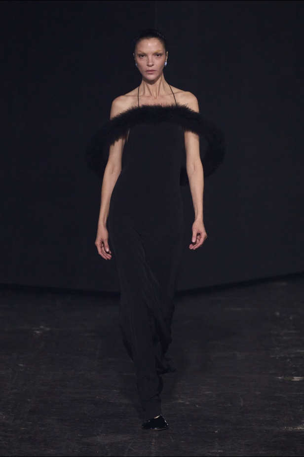 مجموعة Coperni لخريف 2024 ابتكارات جديدة في عالمي الموضة والتكنولوجيا 