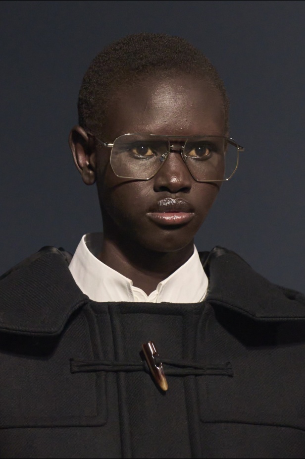 مجموعة Coperni لخريف 2024 ابتكارات جديدة في عالمي الموضة والتكنولوجيا 