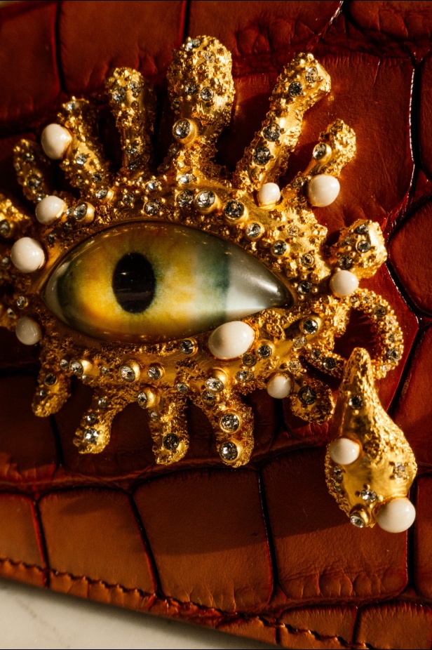 مجموعة Schiaparelli لخريف وشتاء 2024.. فخامة معتادة وعالم من الإبداع