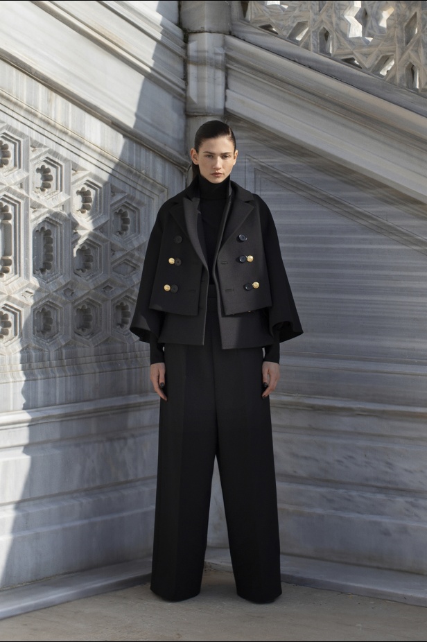 مجموعة Dice Kayek لخريف وشتاء 2024 في باريس