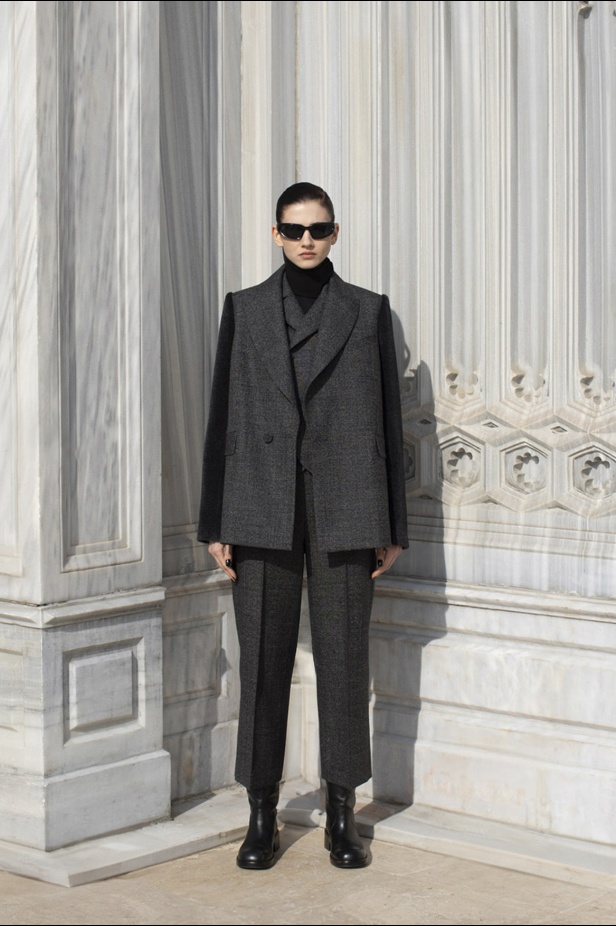 مجموعة Dice Kayek لخريف وشتاء 2024 في باريس