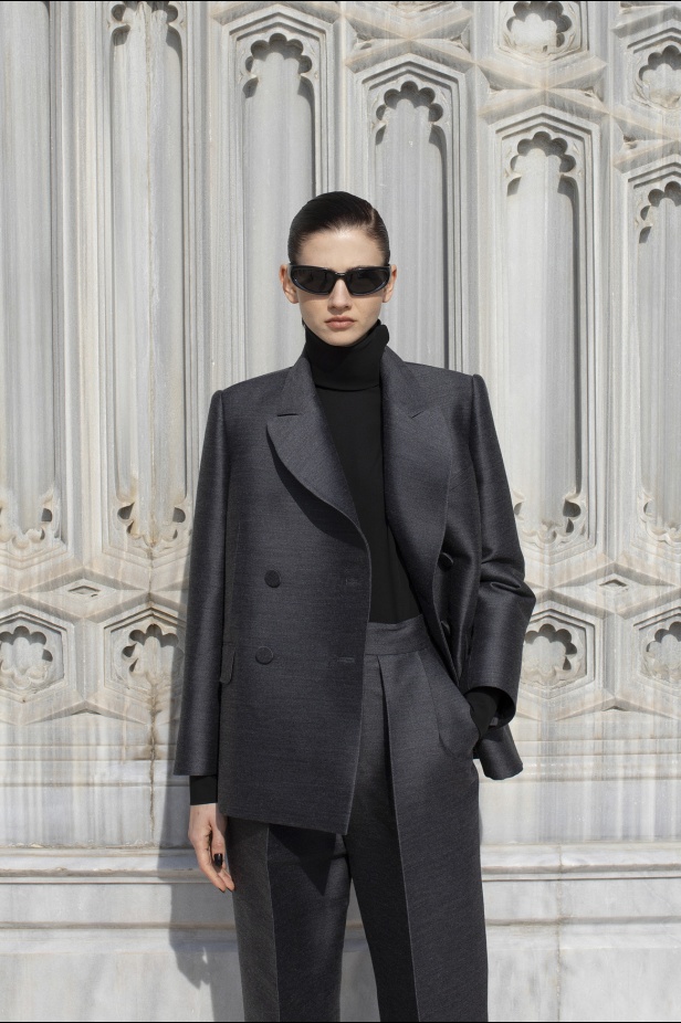 مجموعة Dice Kayek لخريف وشتاء 2024 في باريس