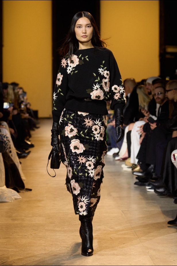 من موسيقى الروك وروح الغرب مجموعة ايلي صعب للألبسة الجاهزة