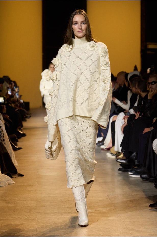 من موسيقى الروك وروح الغرب مجموعة ايلي صعب للألبسة الجاهزة