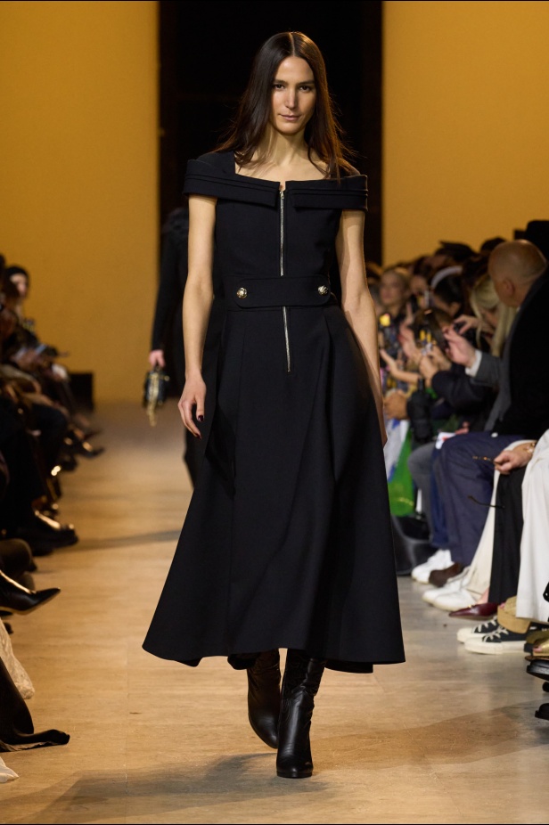 من موسيقى الروك وروح الغرب مجموعة ايلي صعب للألبسة الجاهزة