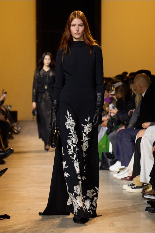 من موسيقى الروك وروح الغرب مجموعة ايلي صعب للألبسة الجاهزة