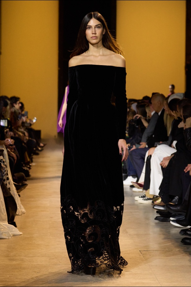 من موسيقى الروك وروح الغرب مجموعة ايلي صعب للألبسة الجاهزة