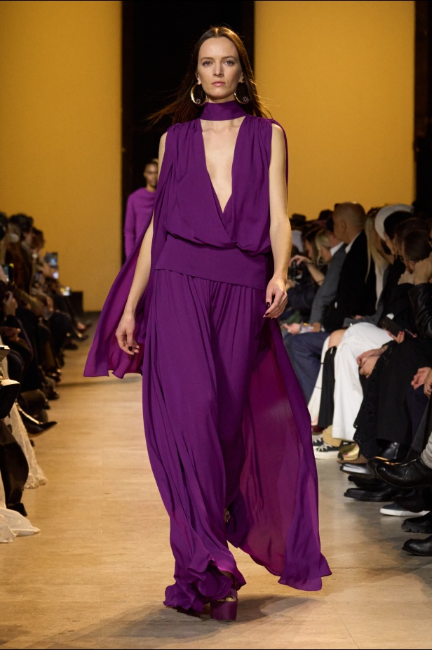 من موسيقى الروك وروح الغرب مجموعة ايلي صعب للألبسة الجاهزة