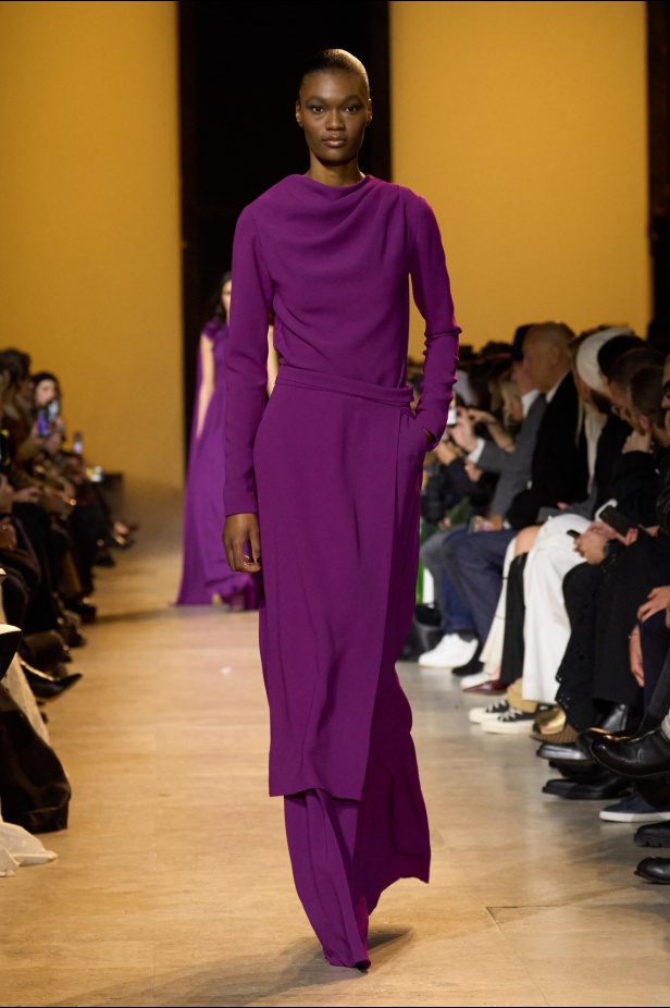 من موسيقى الروك وروح الغرب مجموعة ايلي صعب للألبسة الجاهزة