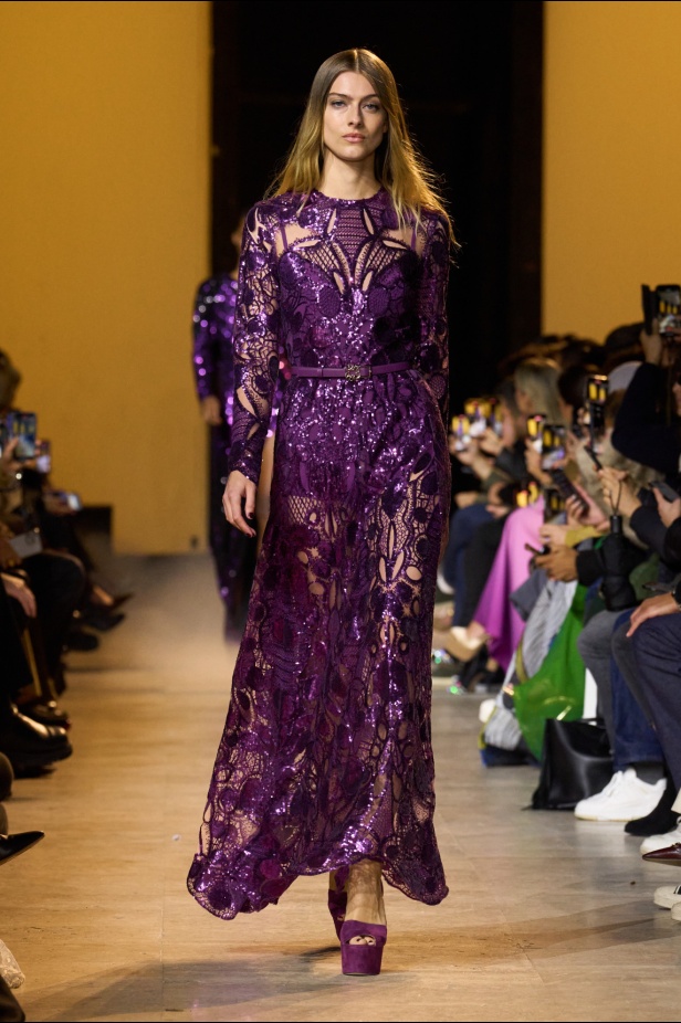 من موسيقى الروك وروح الغرب مجموعة ايلي صعب للألبسة الجاهزة