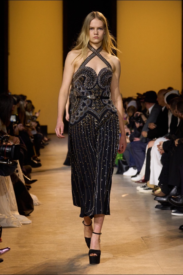 من موسيقى الروك وروح الغرب مجموعة ايلي صعب للألبسة الجاهزة