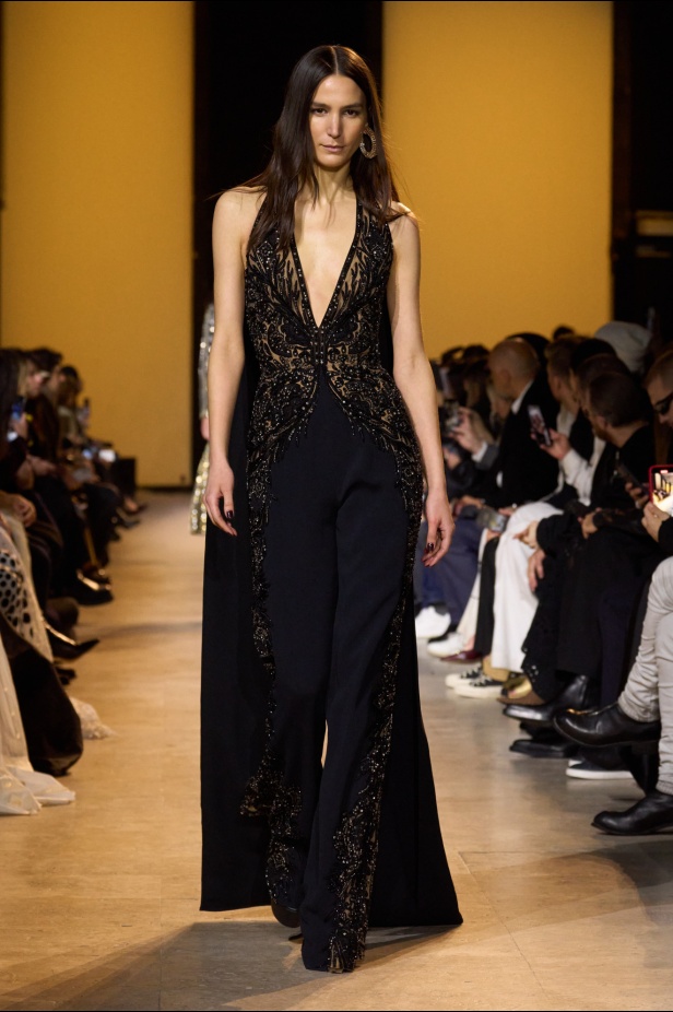 من موسيقى الروك وروح الغرب مجموعة ايلي صعب للألبسة الجاهزة