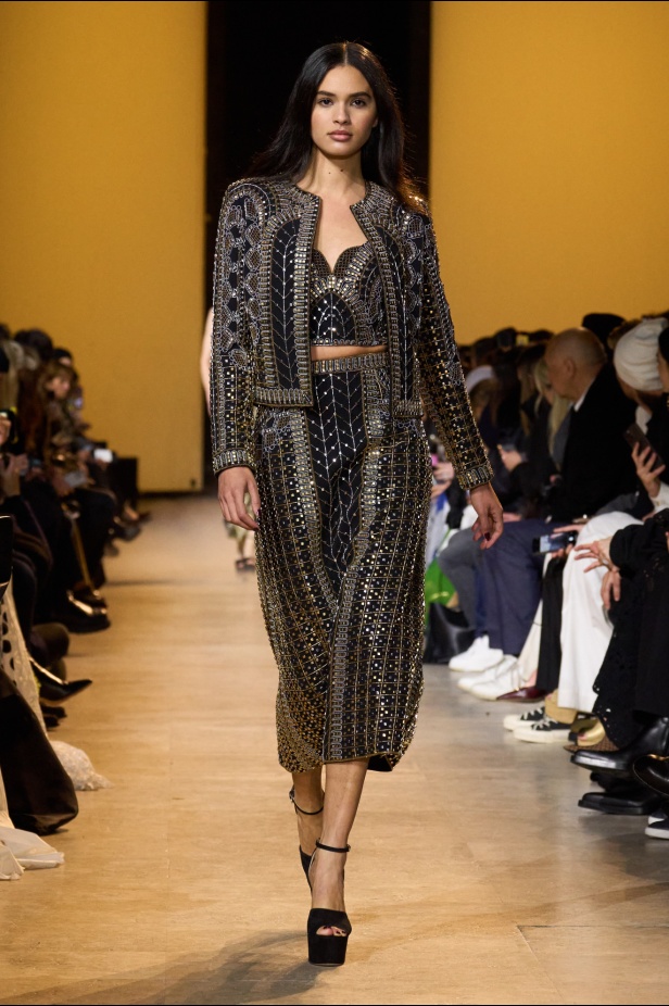 من موسيقى الروك وروح الغرب مجموعة ايلي صعب للألبسة الجاهزة