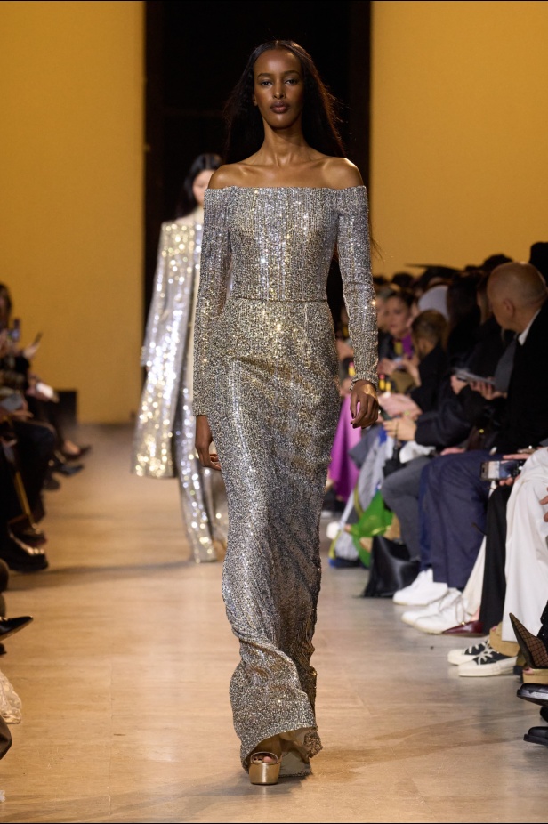 من موسيقى الروك وروح الغرب مجموعة ايلي صعب للألبسة الجاهزة