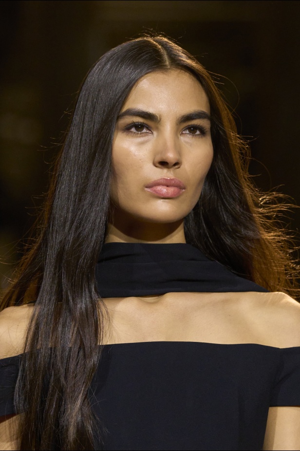 مجموعة ايلي صعب لخريف وشتاء 2024 - 2025