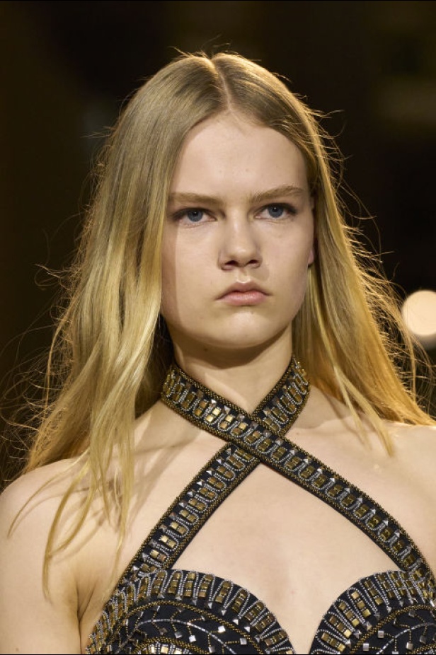 مجموعة ايلي صعب لخريف وشتاء 2024 - 2025